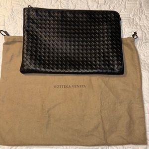 Bottega Veneta Intrecciato
Document Case Clutch Bag
Pouch Black